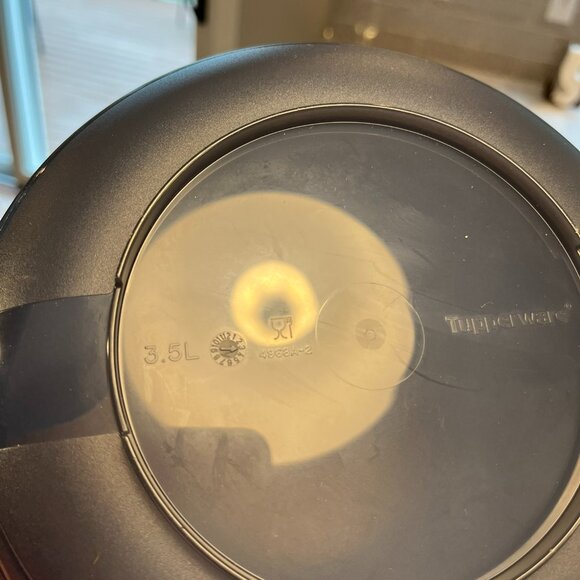 New Never Used Tupperware Mixing Bowls and Measuring Cup Set - Picture 13 of 16